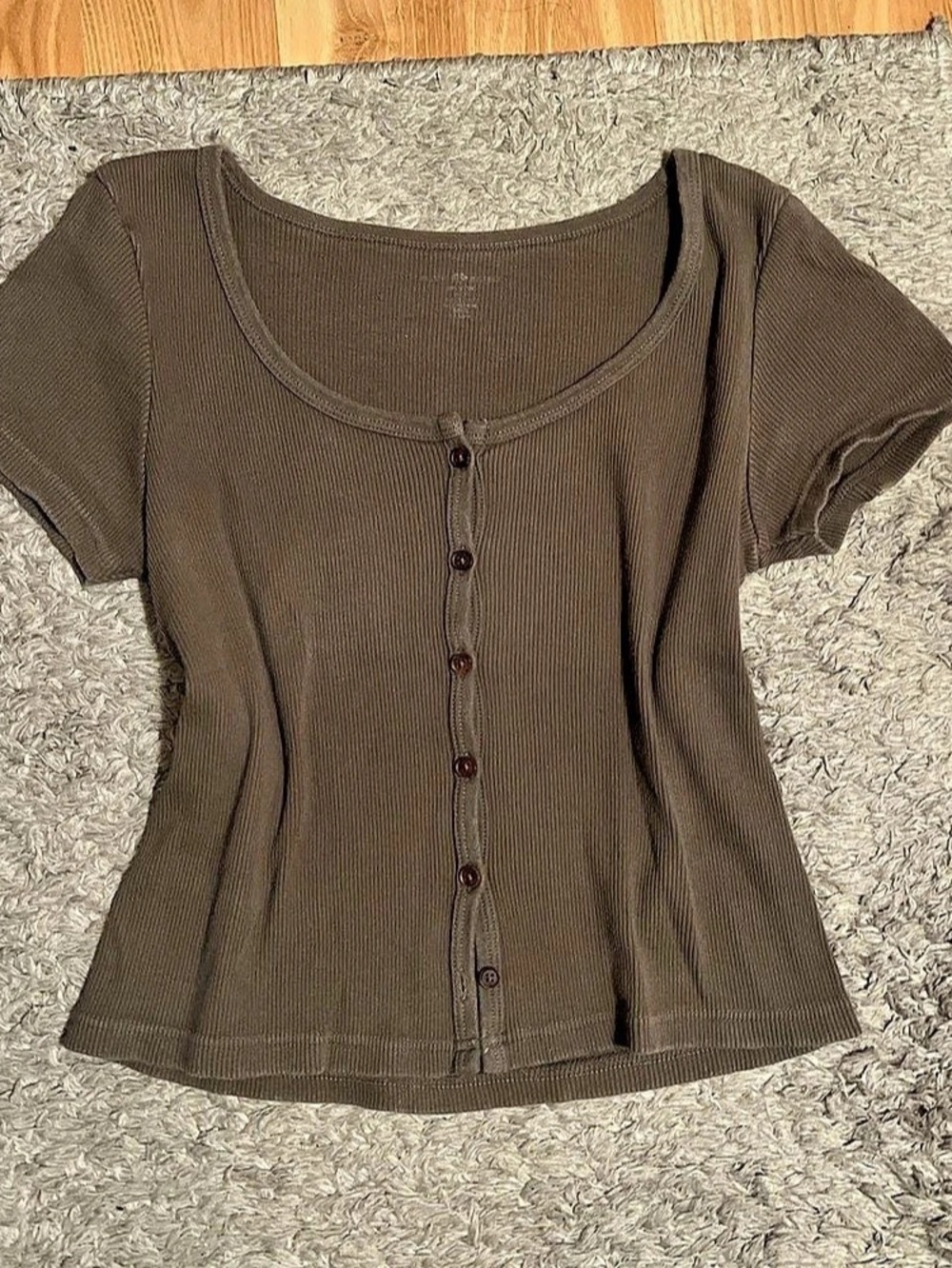Brandy Melville Ribbed Short Sleeve Top in dark forest green Like New